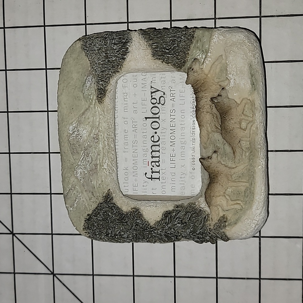 Frameology Running‎ Wolves Picture Frame NWT